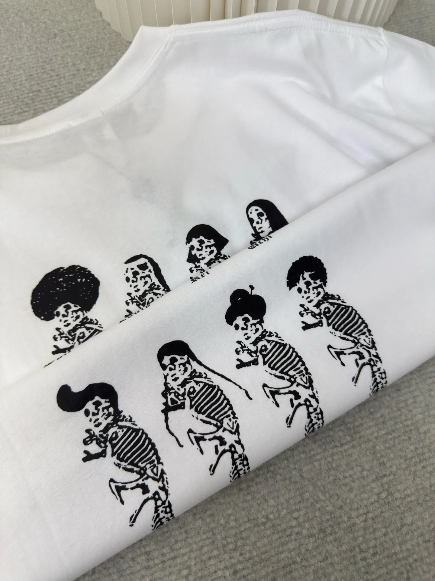 P240 Chrome Hearts/foti Lizard Man Family Portrait Short Sleeves Authentic Open Edition - Physical Counter - Top Luxury Quality 🆚 Instant sale of all editions on the market. The fabric is made of 26 weave 200g cotton. The printing is made of hand glue printing. Customized accessories. Size S M L